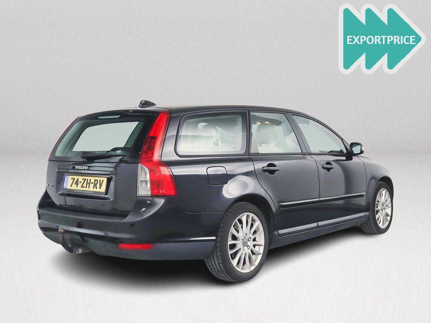Volvo V50 2008 — rear view