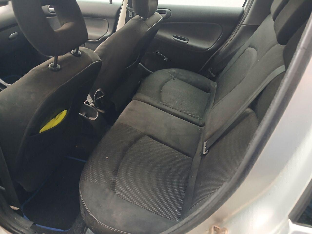 Peugeot  2006 — photo 15