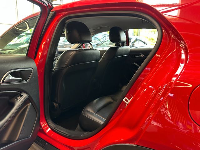 Mercedes-Benz GLA 200 *ACC*PDC*NAVI*TOTWINKEL*KLIMA*LED*