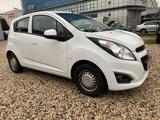 Chevrolet Spark LT * Scheckheft * Klima *Einparkhilfe - weiße Chevrolet Spark
