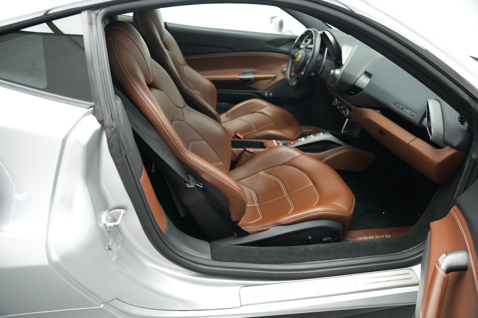 Fahrzeugabbildung Ferrari 488 GTB GTB Coupé DCT/SCUDERIA/KAMERA/