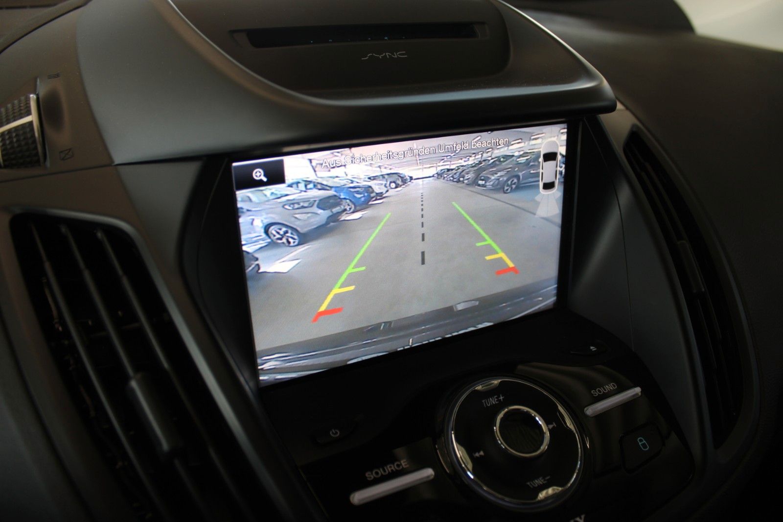 Fahrzeugabbildung Ford Kuga Individual NAVI XENON WinterPaket 1.Hand