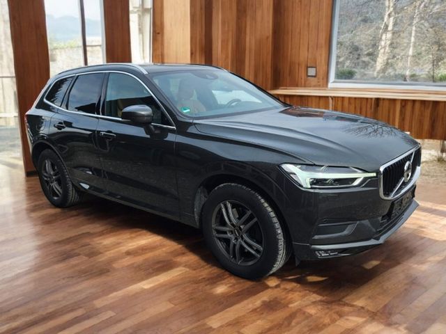 Volvo XC 60  Momentum Pro AWD,Leder,360,H&K,18Zoll,Bli