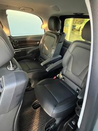 Mercedes V 220 - 12
