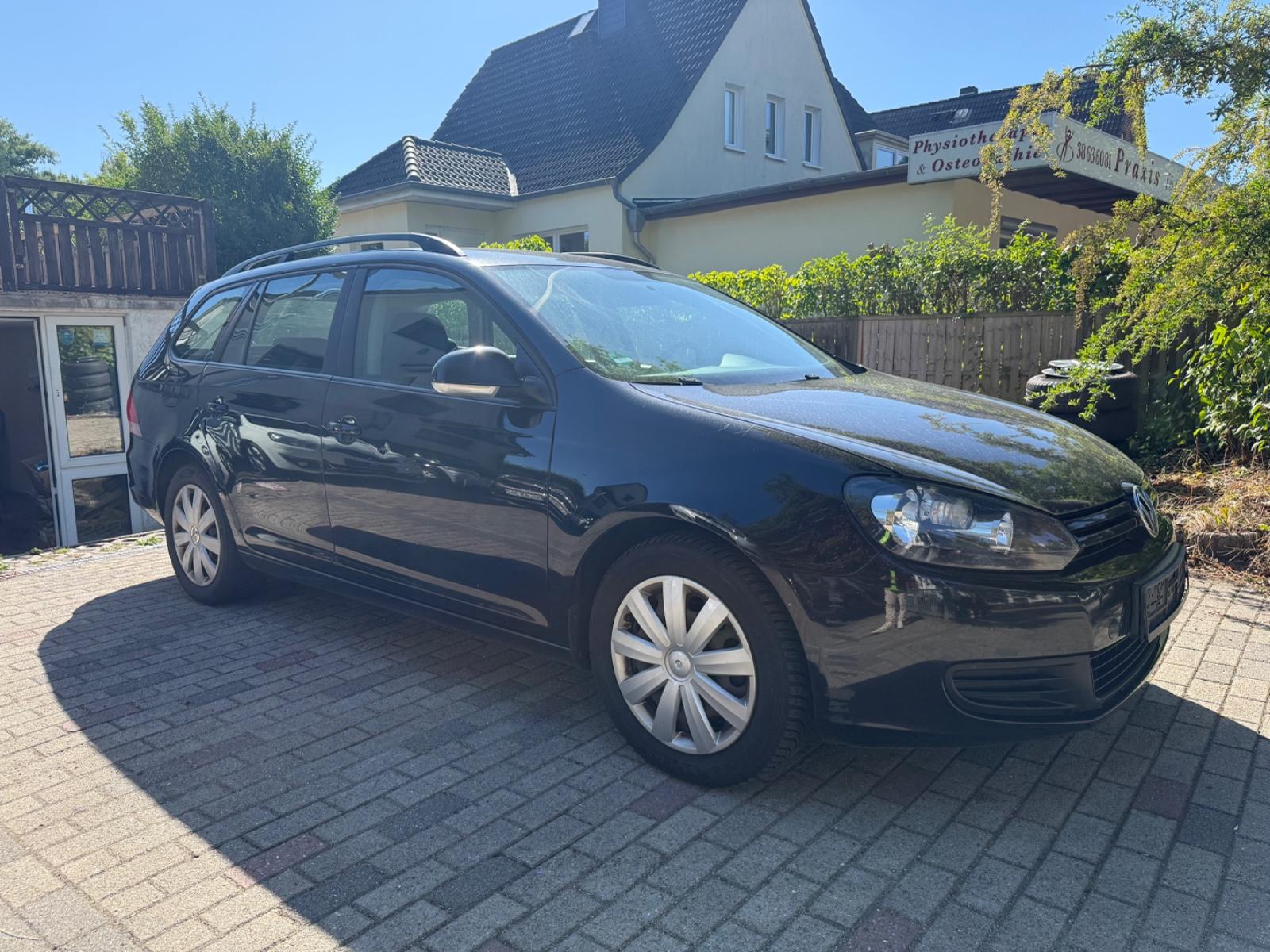 Volkswagen Golf 2013 — rear view
