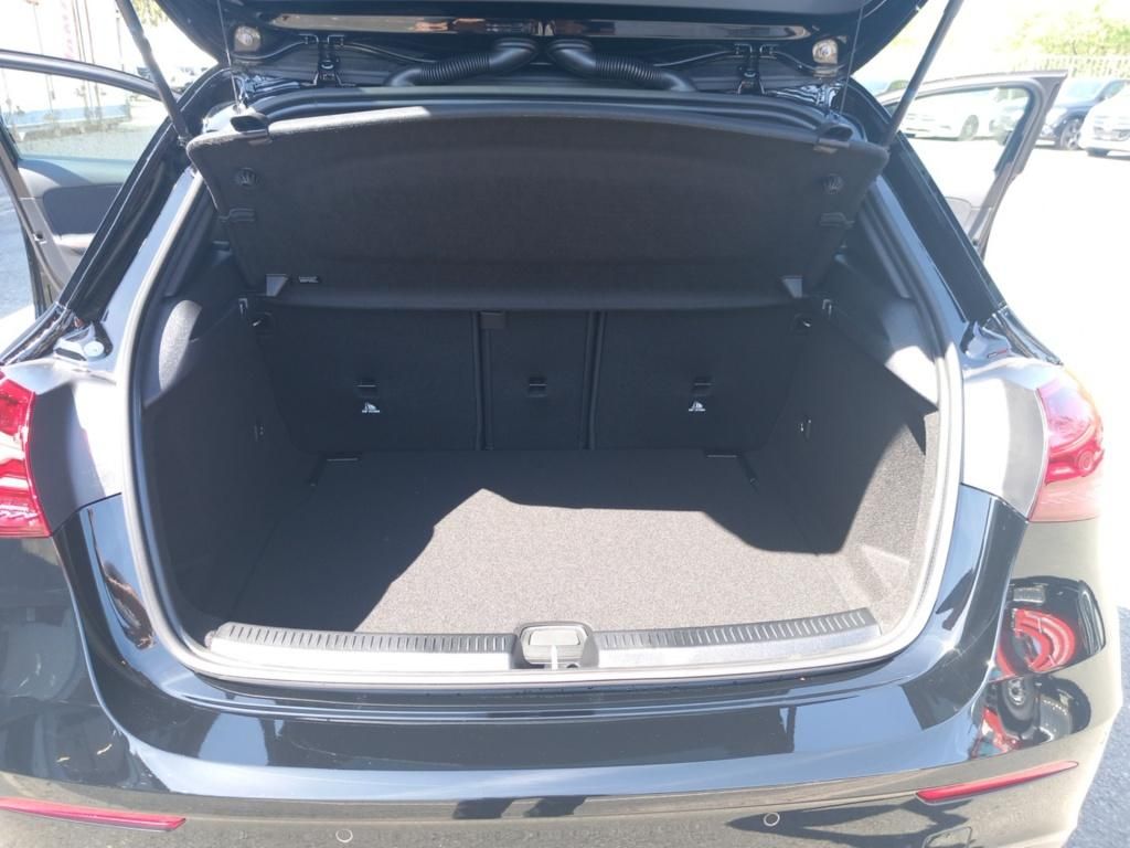 Fahrzeugabbildung Mercedes-Benz A 180 Kompaktlimousine AMG Line*Night Paket*LED