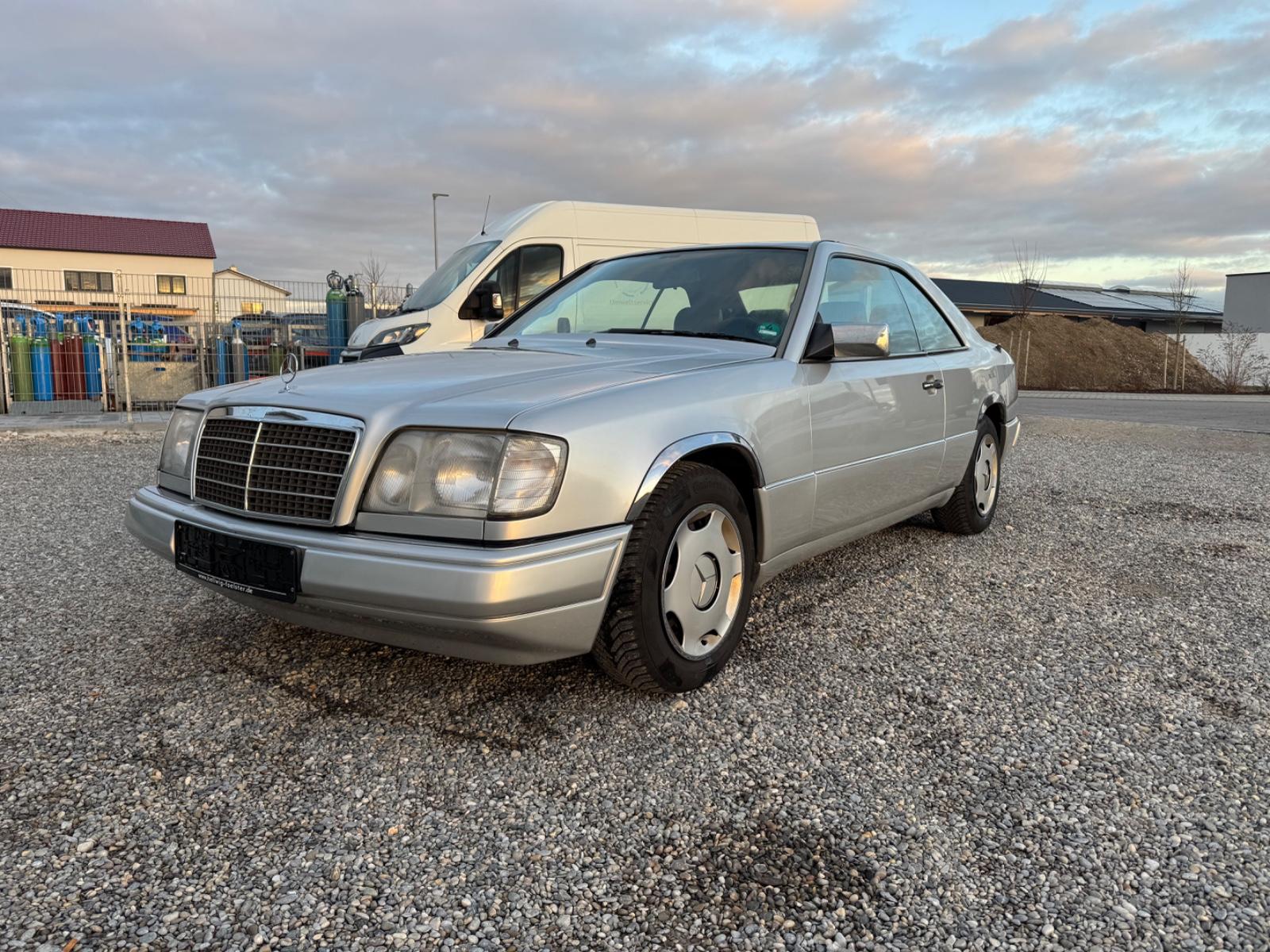 Mercedes-Benz 220 CE