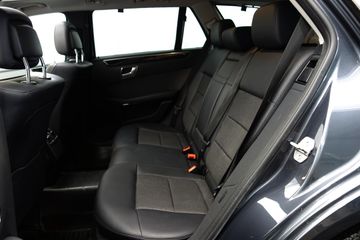 Mercedes E 200 - 11