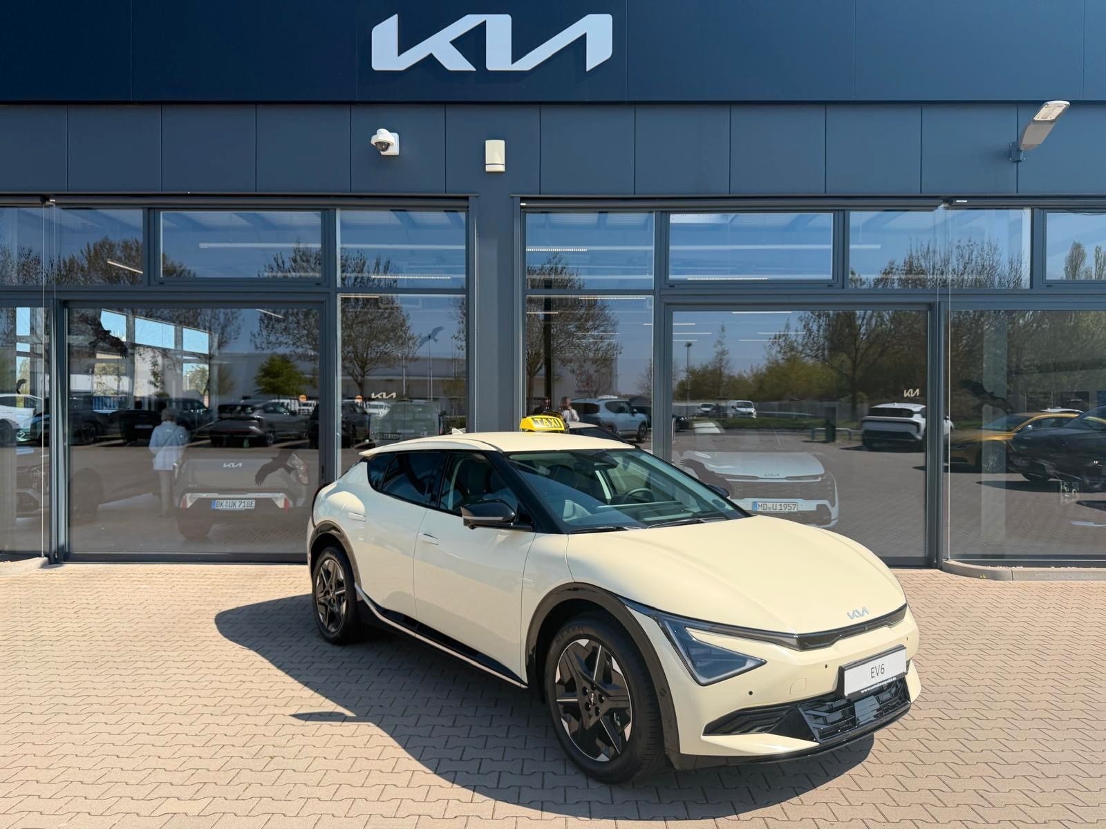 Fahrzeugabbildung Kia EV6 PE EARTH 84 RWD WP CO AS SD DR TAXI