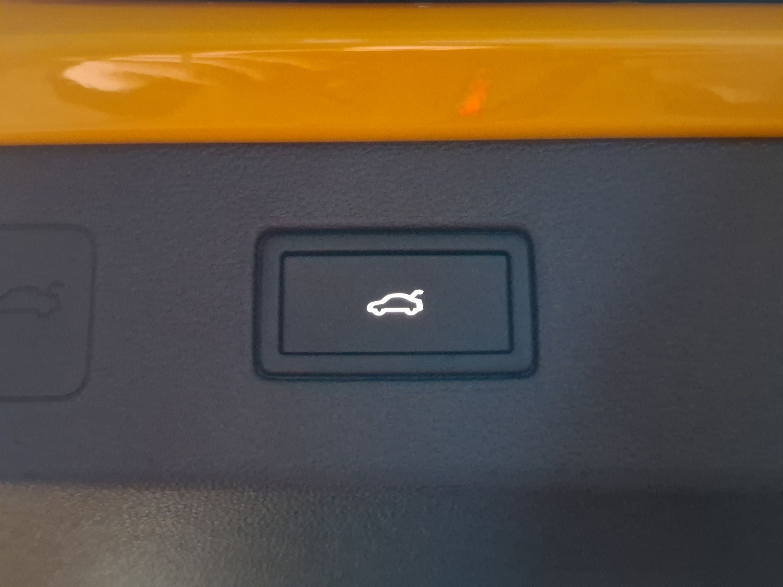 Fahrzeugabbildung Volkswagen T-Roc R-Line TSI ACC LenkradHZG HuD Kamera 360°