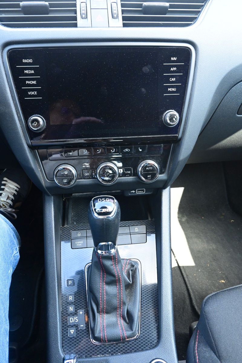 Fahrzeugabbildung SKODA Octavia 2.0 TDI Combi RS 4x4*Business-P*Chrom-P*