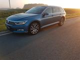 Volkswagen Passat Variant 2.0 TDI DSG Highline R-LINE LED P - mit Diesel-Antrieb: Blau, Vollleder, Kombi