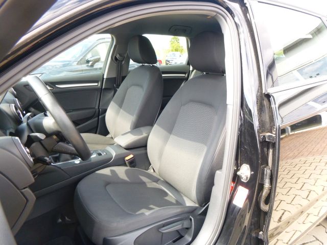 Fahrzeugabbildung Audi A3 Sportback 30 TFSI >NAVI/LED/Sitzheiz/PDC<