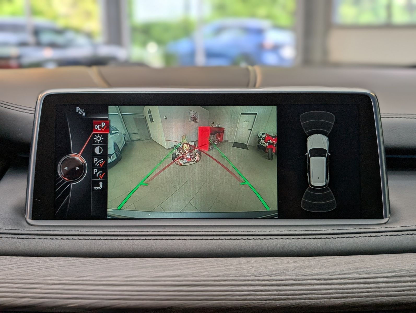 Fahrzeugabbildung BMW X5 xD 30d M-Sport HUD Pano H&K Komfortsi AHK 20"