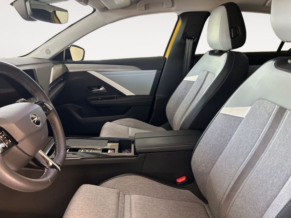 Fahrzeugabbildung Opel Astra 1.5 D Automatik Business Elegance