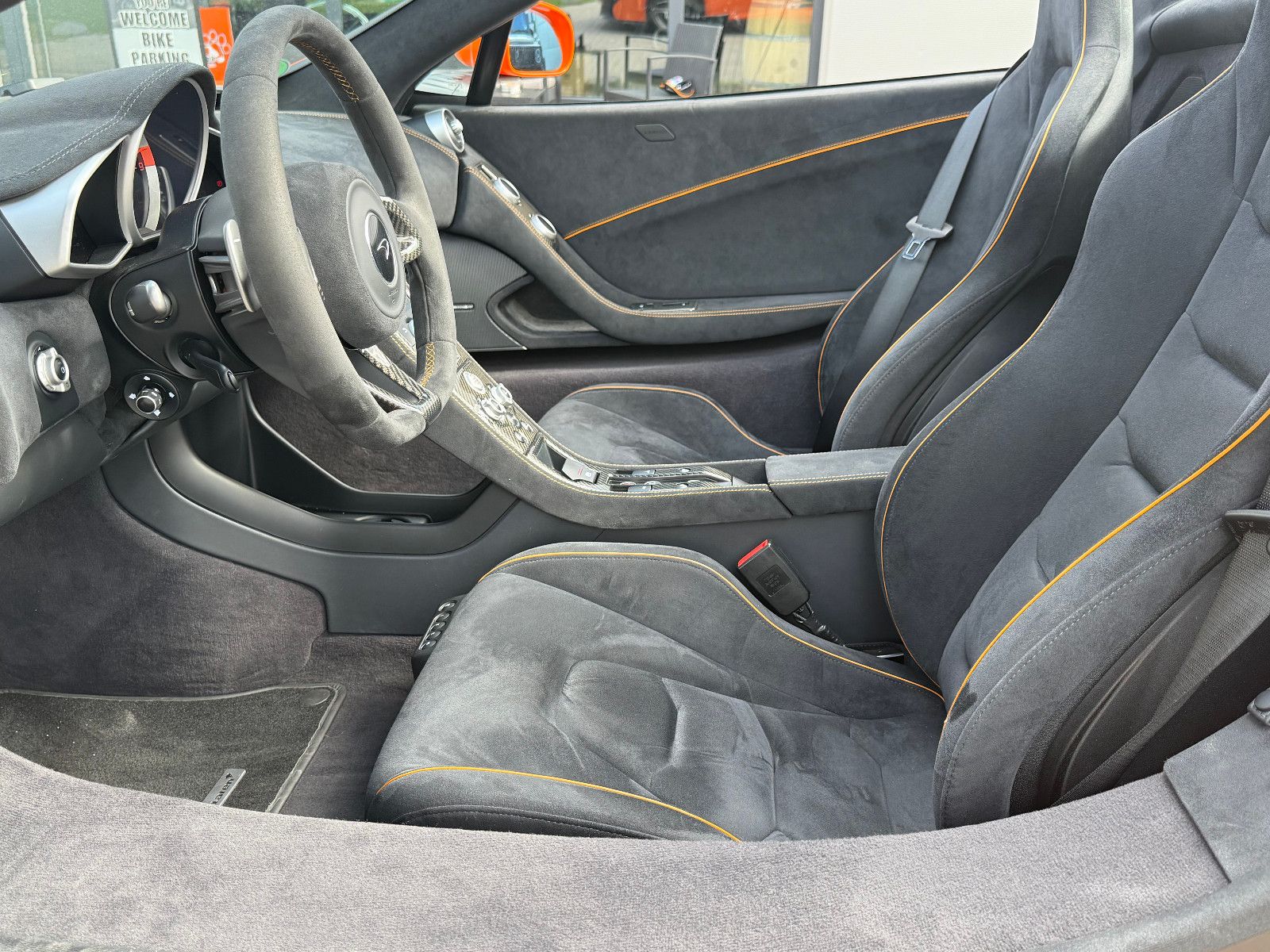 Fahrzeugabbildung McLaren 650S Spider-1.HD.-Carbon-TechPaket II-Sportausp.