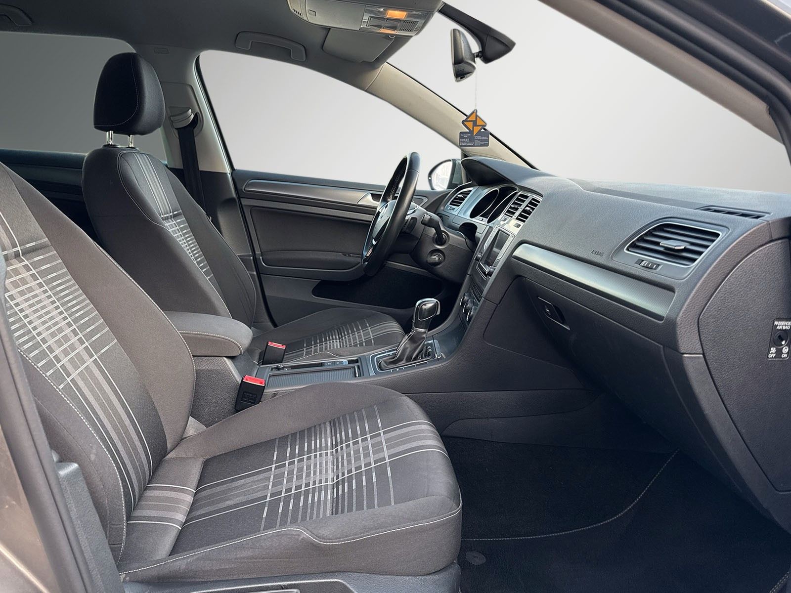 Fahrzeugabbildung Volkswagen Golf VII *Bi-Xen*Standheizung*AHK*Tempomat*Navi*
