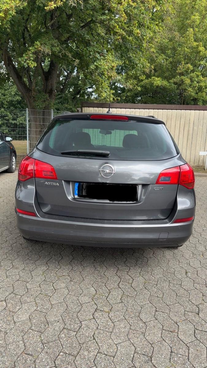 Opel Astra 2011 — photo 5
