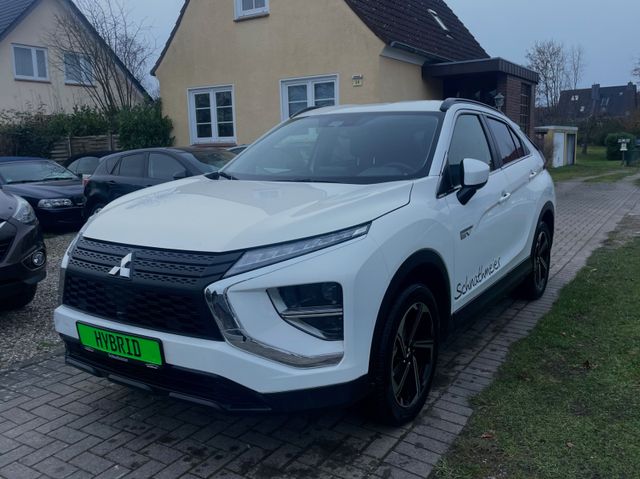 Mitsubishi Eclipse Cross Basis Hybrid 4WD  HU NEU  1.HAND