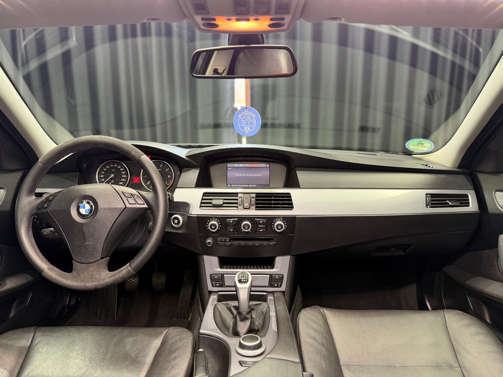Fahrzeugabbildung BMW 523I Touring |PDC|PANO|NAVI|LEDER