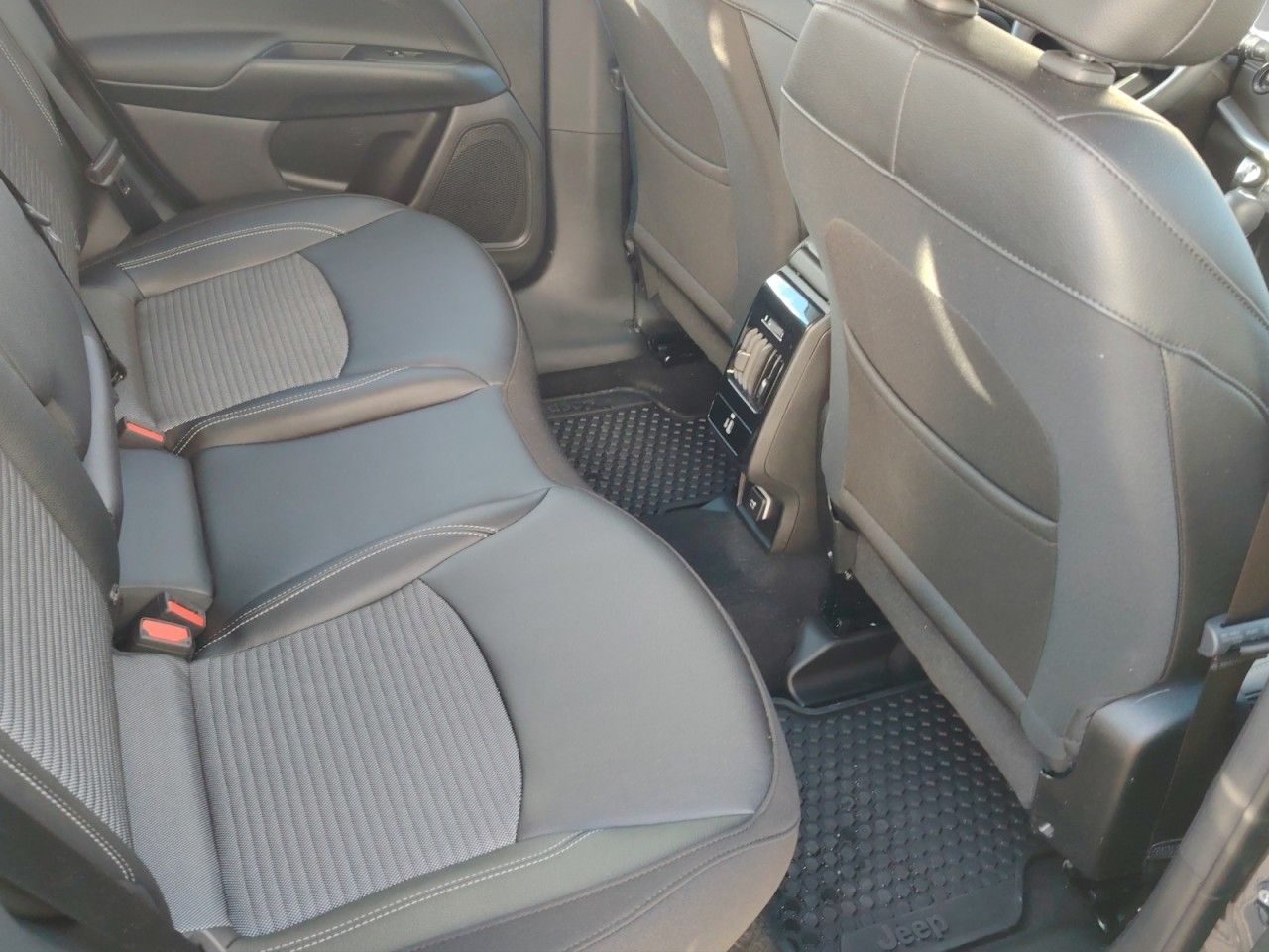 Fahrzeugabbildung Jeep Compass Altitude Mild-Hybrid FWD