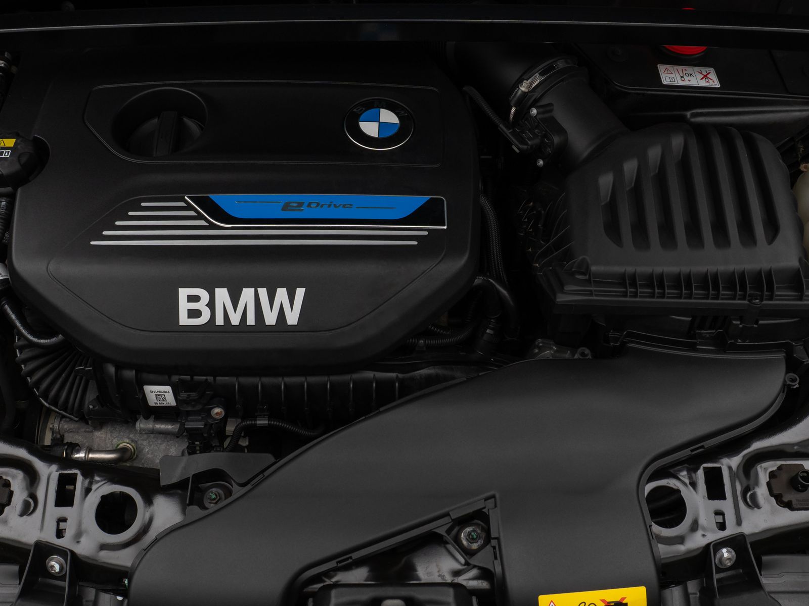 Fahrzeugabbildung BMW X1 xD25e SportLine Kamera HUD DAB HiFi AHK Alarm