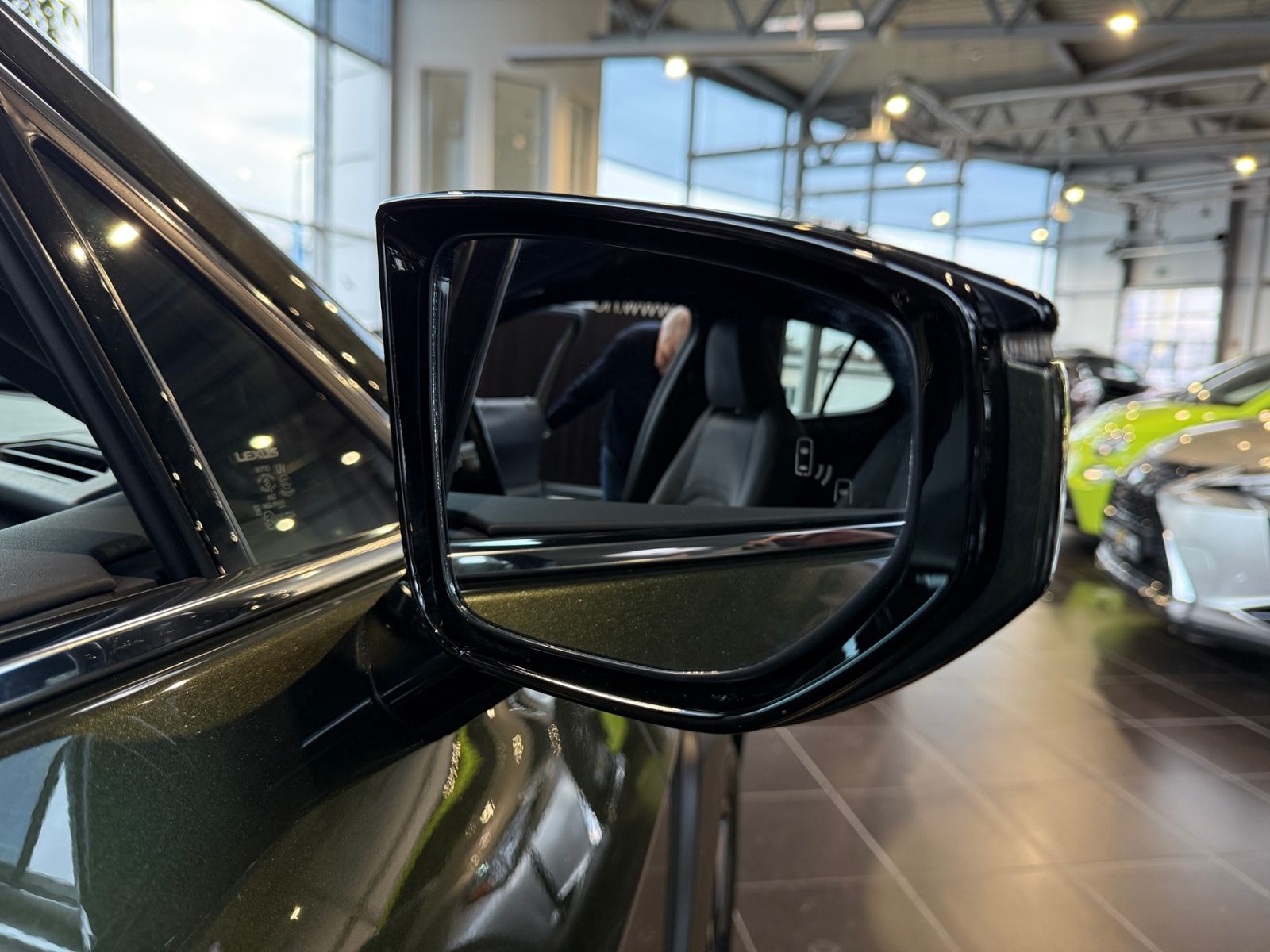 Fahrzeugabbildung Lexus UX 250h  Style Edition MY22 LED KAM DAB+