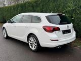 Opel Astra J 2.0 Sportstourer *Leder*Navi*... - Opel Astra aus 2010: Sports