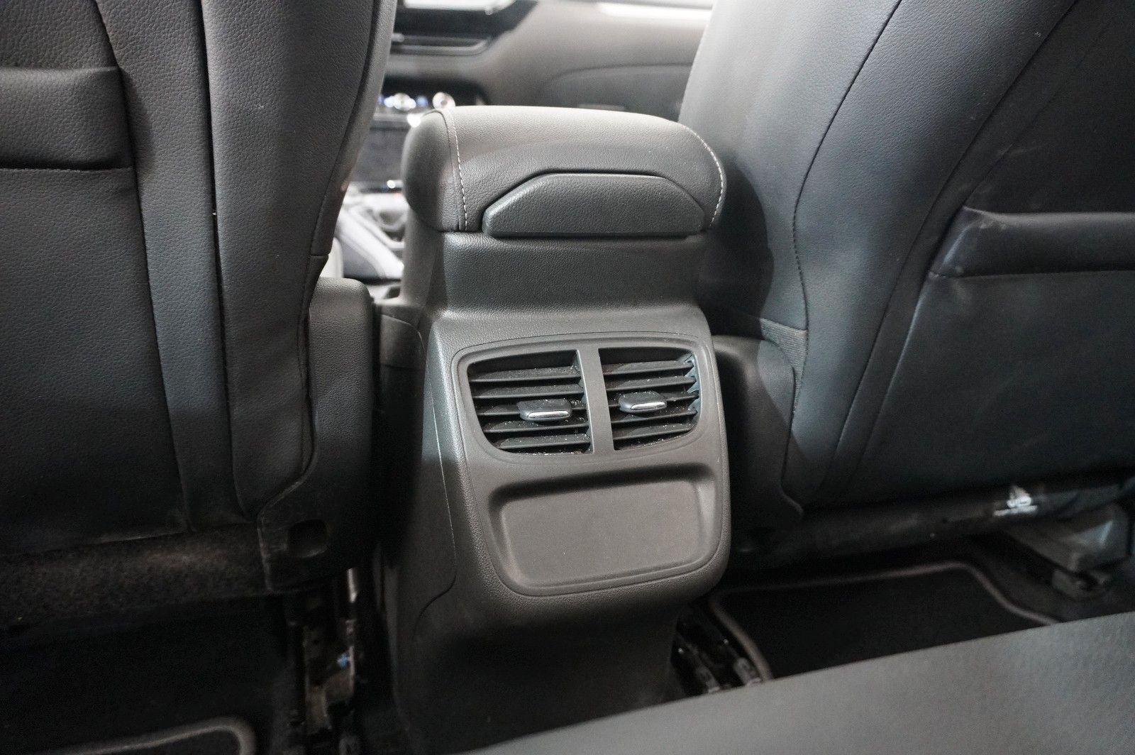 Fahrzeugabbildung Opel Grandland (X) 1.2T GS SPORT NAVI/LED/VIRT./DAB+