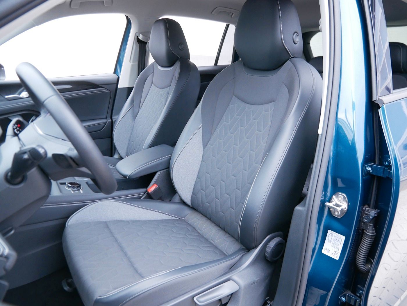 Fahrzeugabbildung Volkswagen Tiguan 2.0 TDI GOAL NEU54T DSG AHK LED 360°Kamer