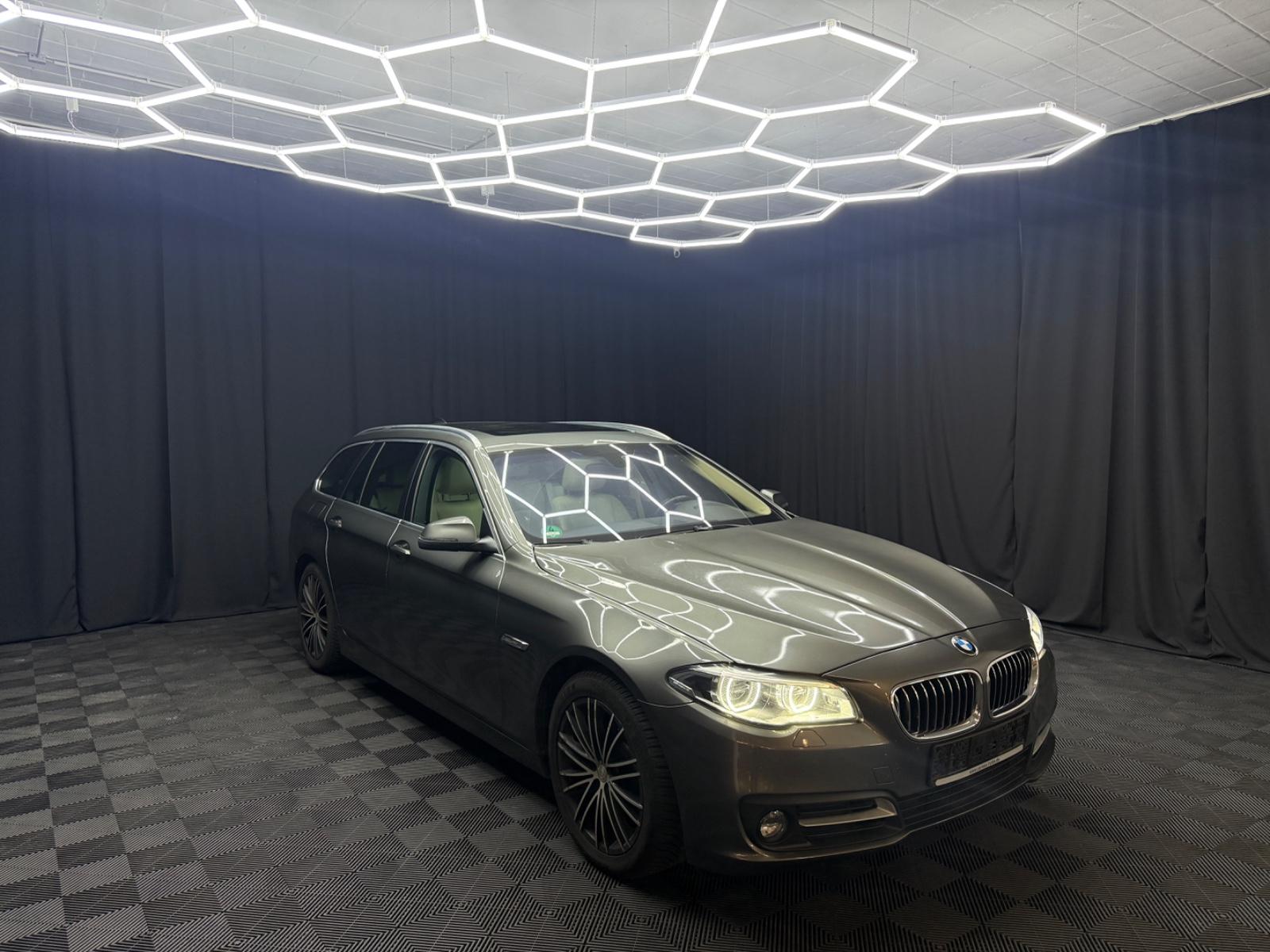 BMW 530D XDRIVE 258ch - TOIT PANORAMIQUE - CUIR DAKOTA - SIÈGES CHAUFFANTS - GPS PROFESSIONAL - SUSPENSION PNEUMATIQUE