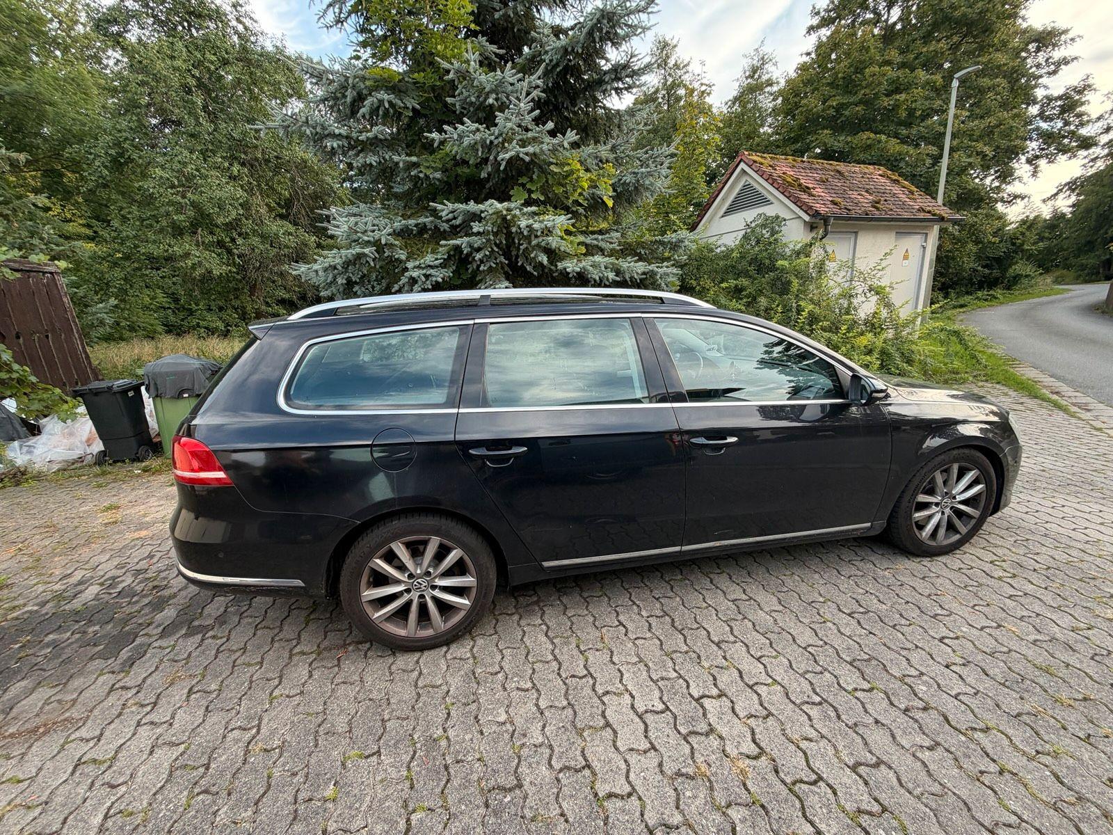Volkswagen Passat 2011 — interior