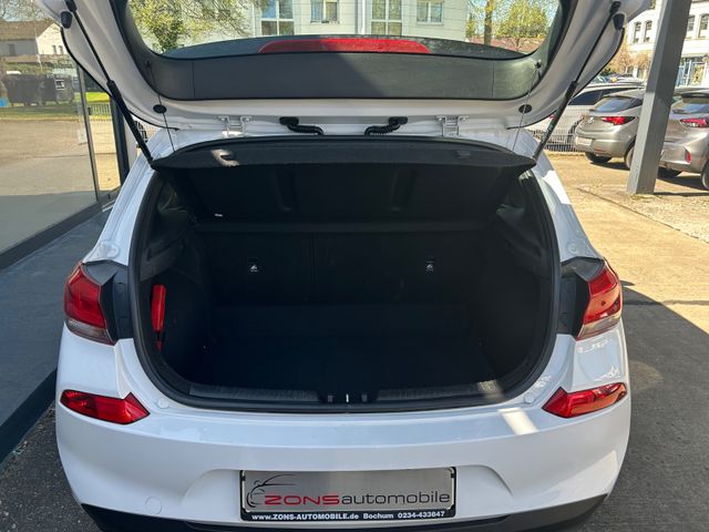 Fahrzeugabbildung Hyundai i30 + NaviZB+Klima+Allwetter+BT+Tempomat+USB+LED