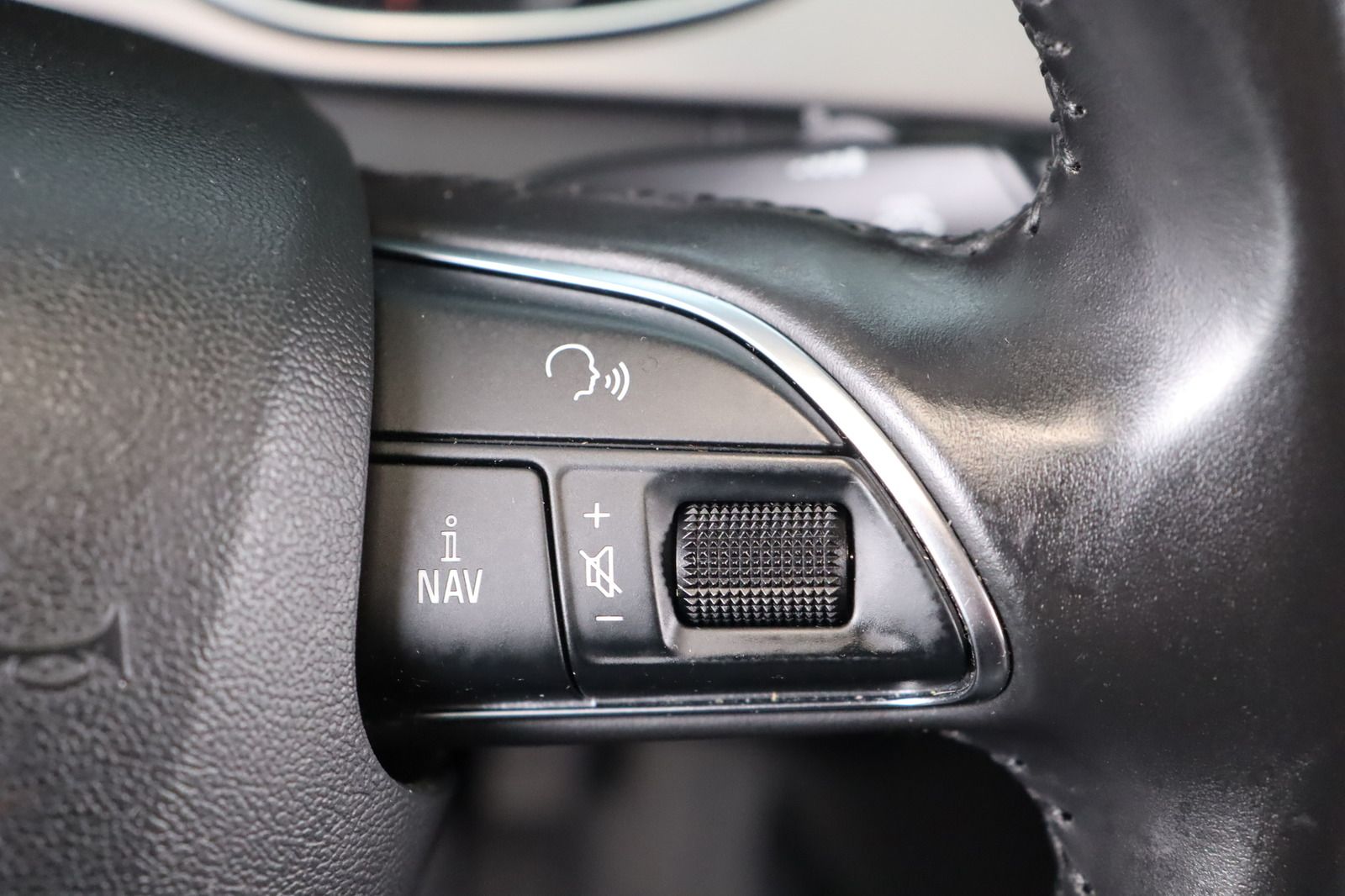 Fahrzeugabbildung Audi A4 3.0 TDI S tronic * Xenon * Navi * el. Sitze