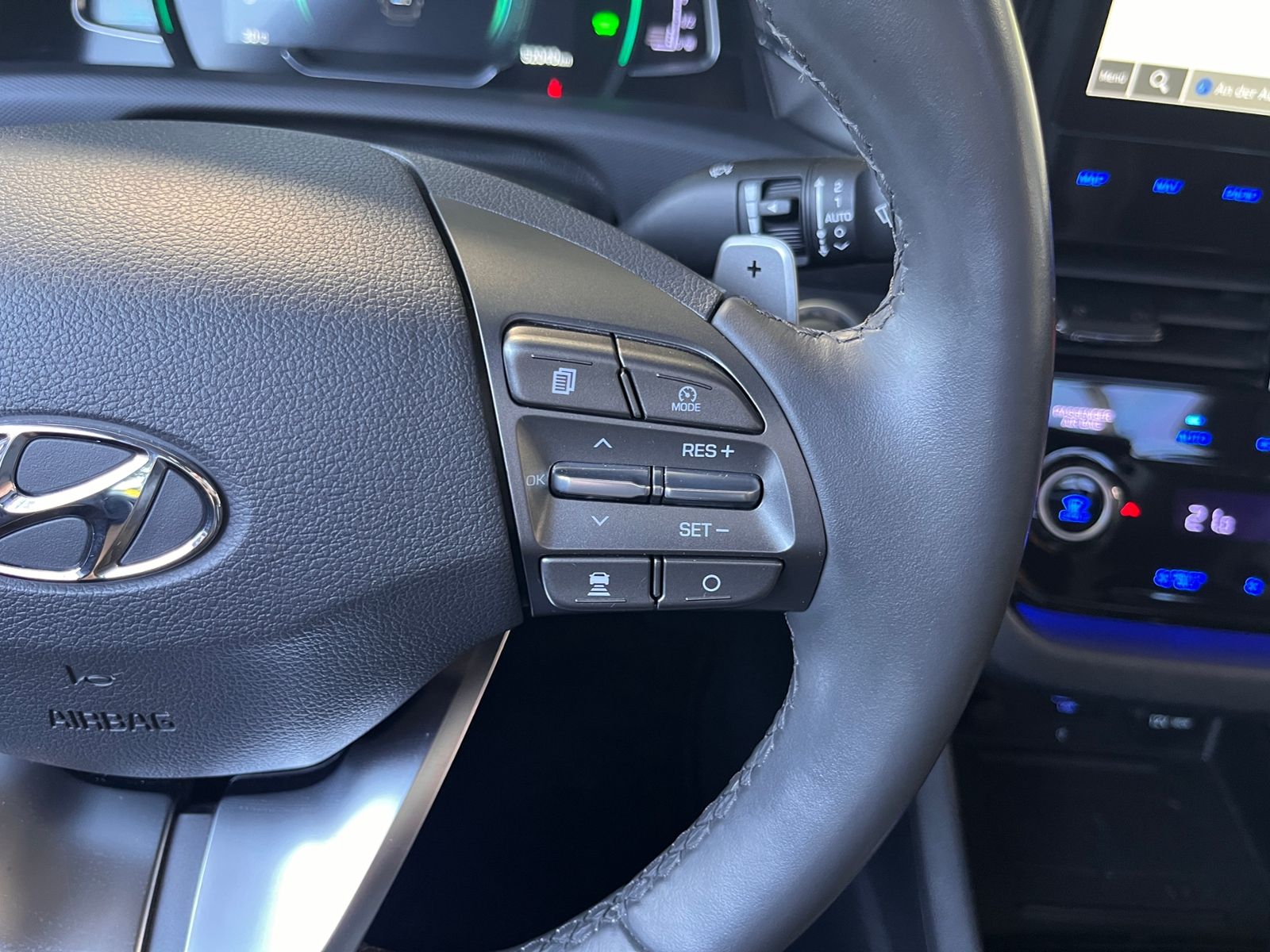 Fahrzeugabbildung Hyundai IONIQ Premium Prime Hybrid PANO LEDER LED