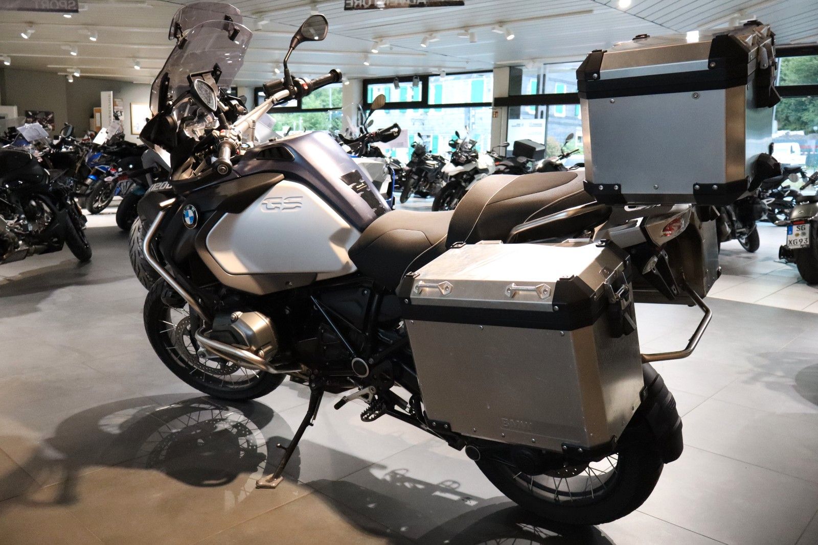 Fahrzeugabbildung BMW R1200GS ADV mit Alukoffer & Topcase