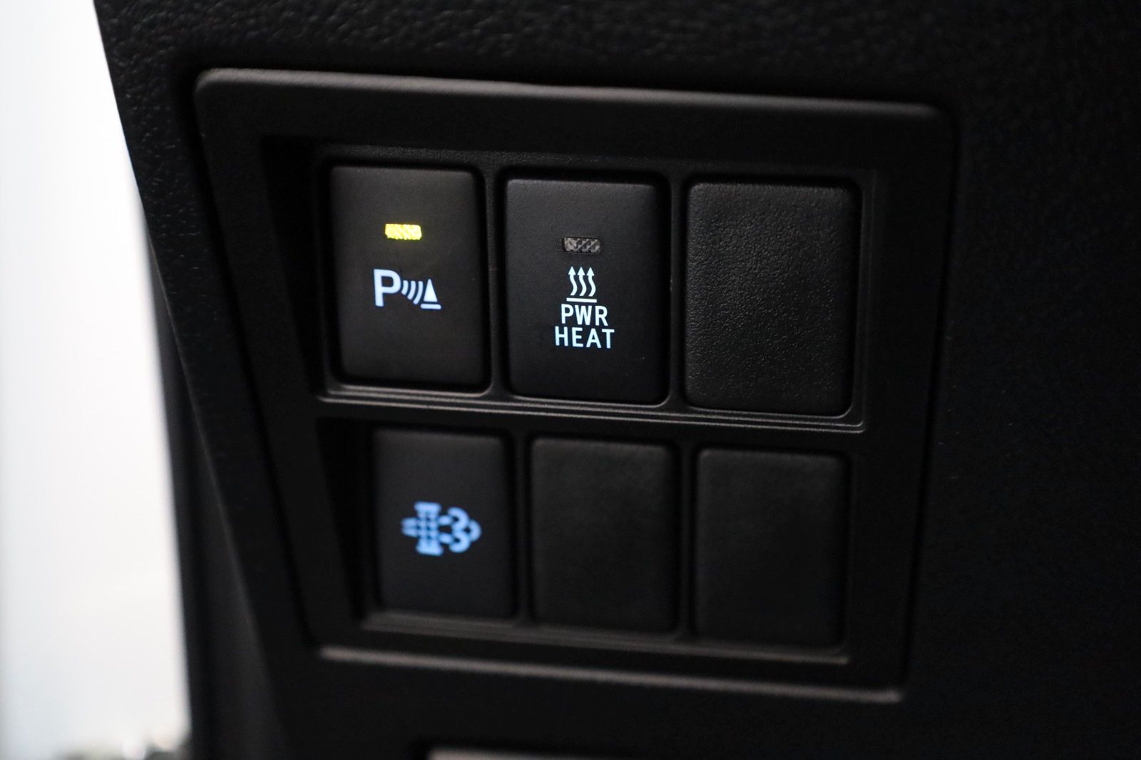 Fahrzeugabbildung Toyota Hilux 2.8 D-4D 4x4 Invincible,HardTop,Garantie