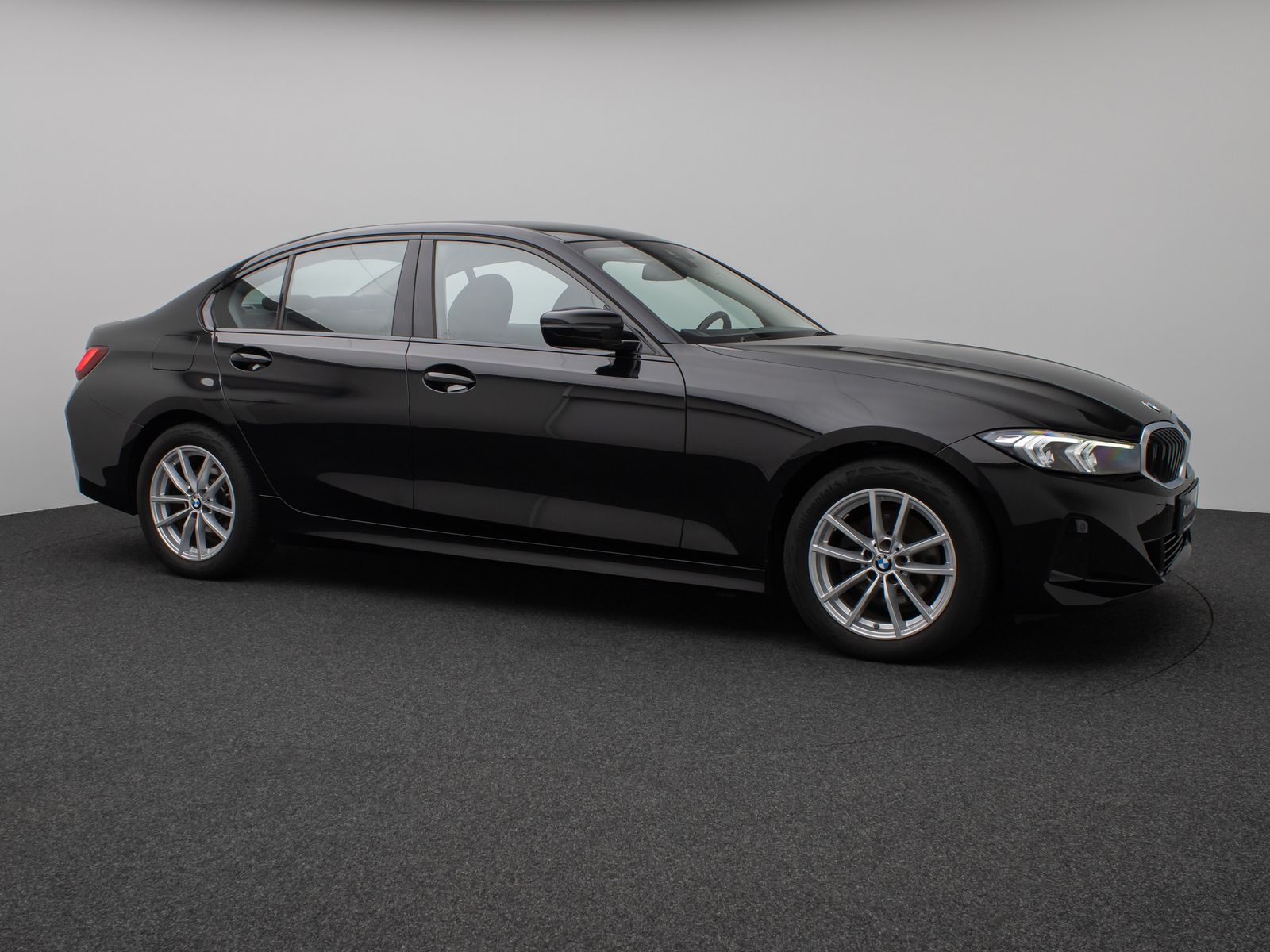 Fahrzeugabbildung BMW 320d Lim. DAB HUD CockPitPro Leder PDC Sport