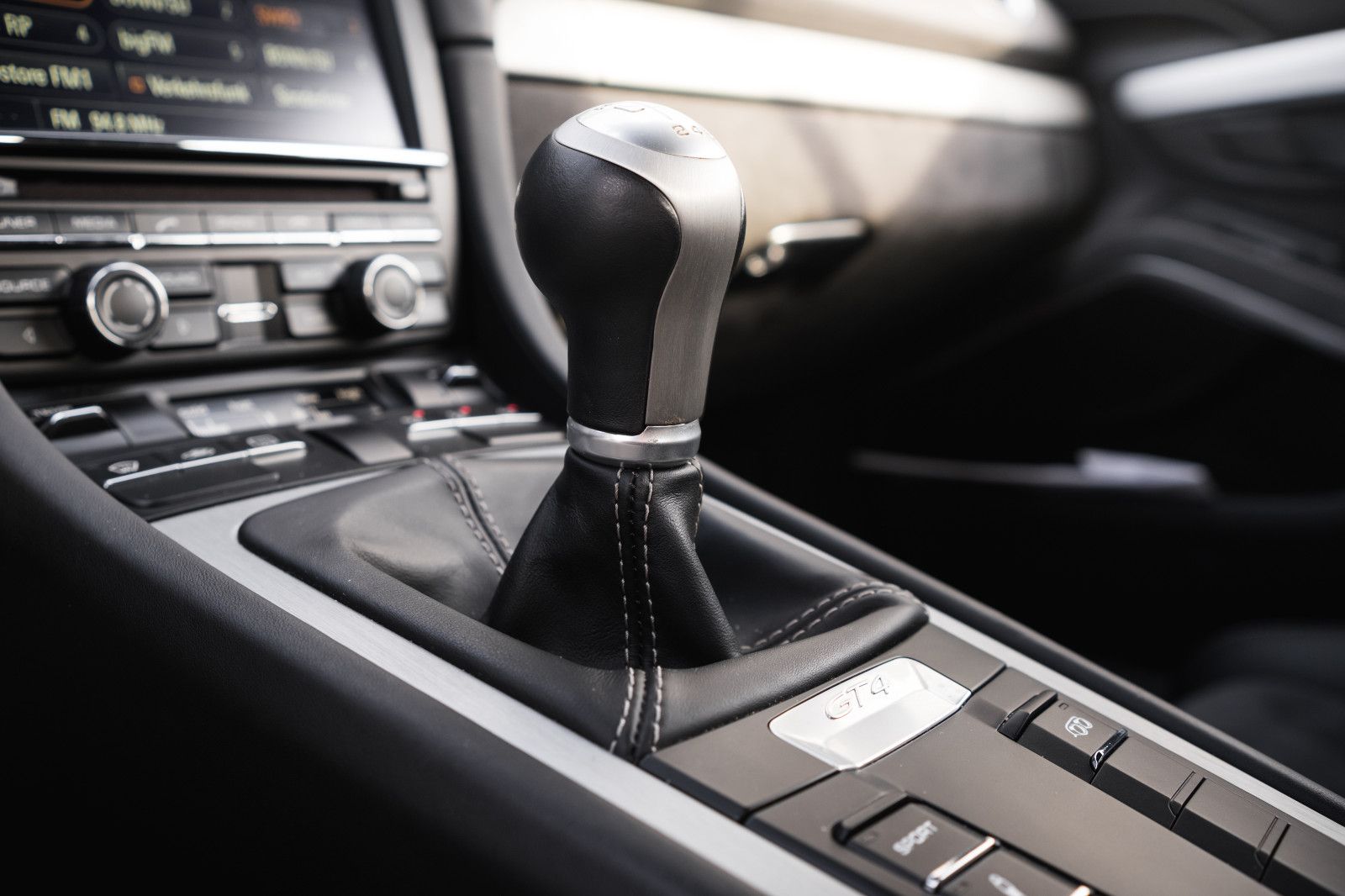 Fahrzeugabbildung Porsche Cayman 981 GT4- prom. Vorbesitz - MR Kit - 460PS