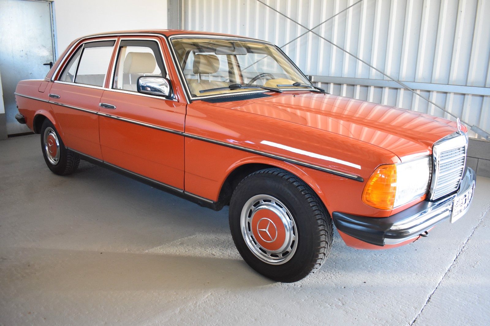 Fahrzeugabbildung Mercedes-Benz E 250 6 Zylinder Benziner Zustand Top BRD H-Zula