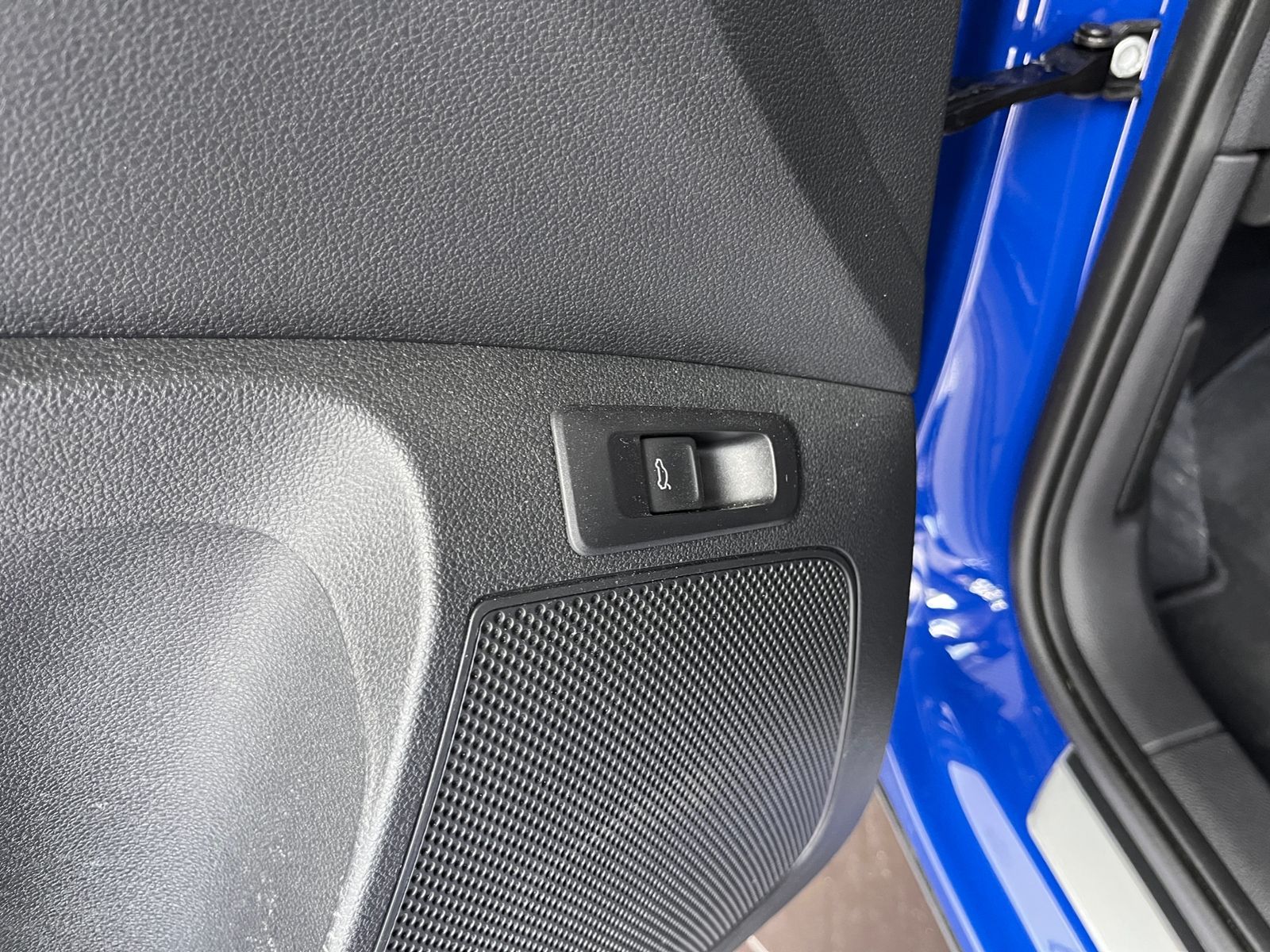 Fahrzeugabbildung SKODA Karoq Clever ACC RFK LED NAVI