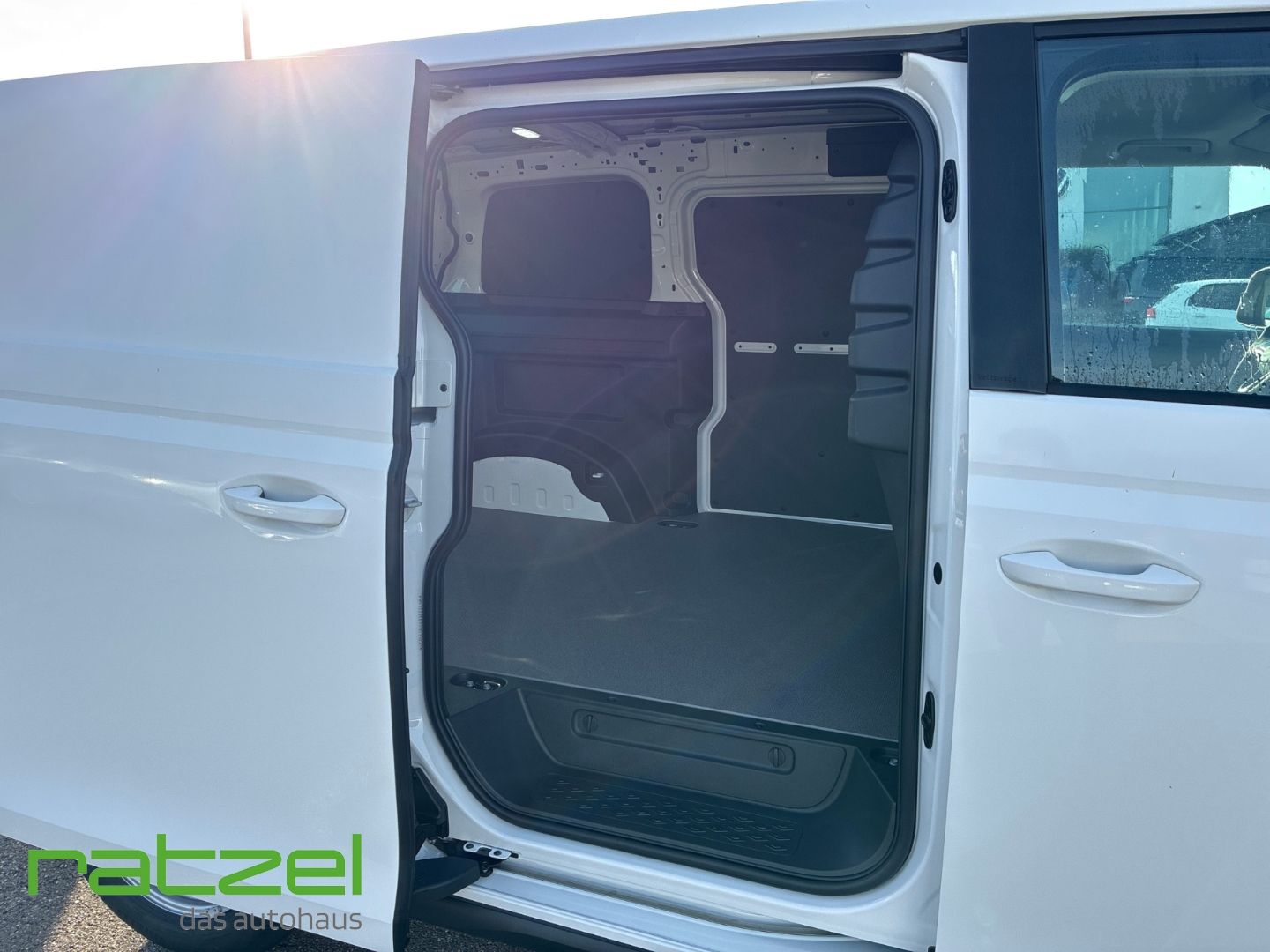 Fahrzeugabbildung Volkswagen ID. Buzz Cargo 125 kW Pure AHK+Navi+LED