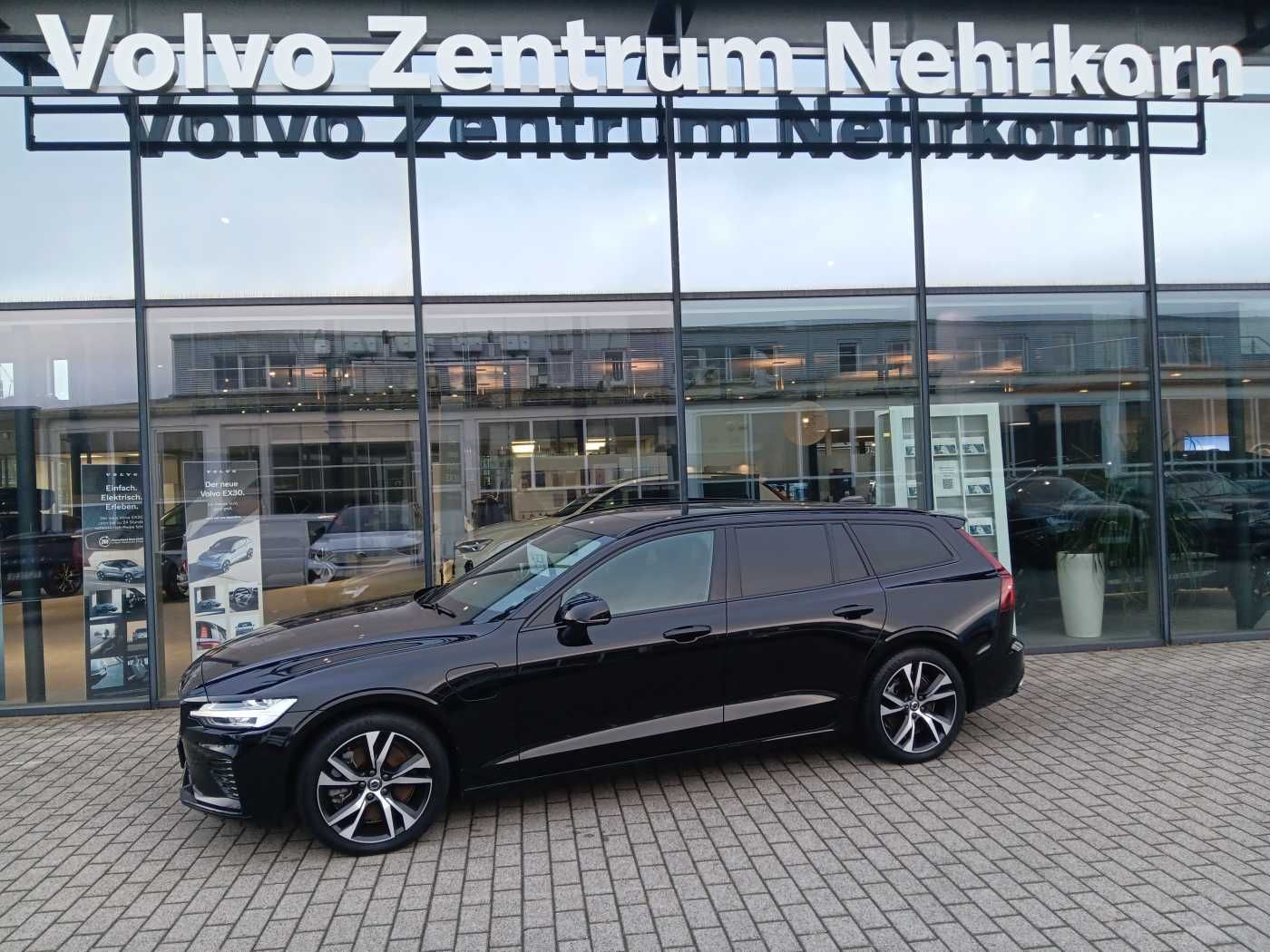 Fahrzeugabbildung Volvo V60 T6 Recharge AWD R-Design 'GROßER AKKU