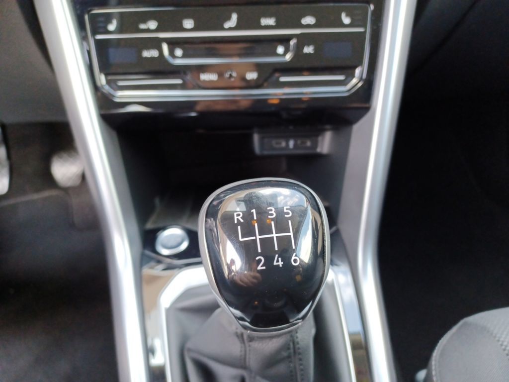Fahrzeugabbildung Volkswagen T-Roc 1.0 TSI OPF Life Navi, Shzg, ACC uvm.
