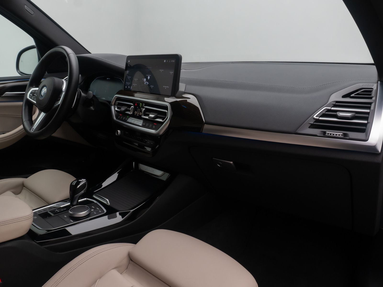 Fahrzeugabbildung BMW X3 xD30e M Sport HiFi 360&deg;HUD DAB Komfort 19Zoll