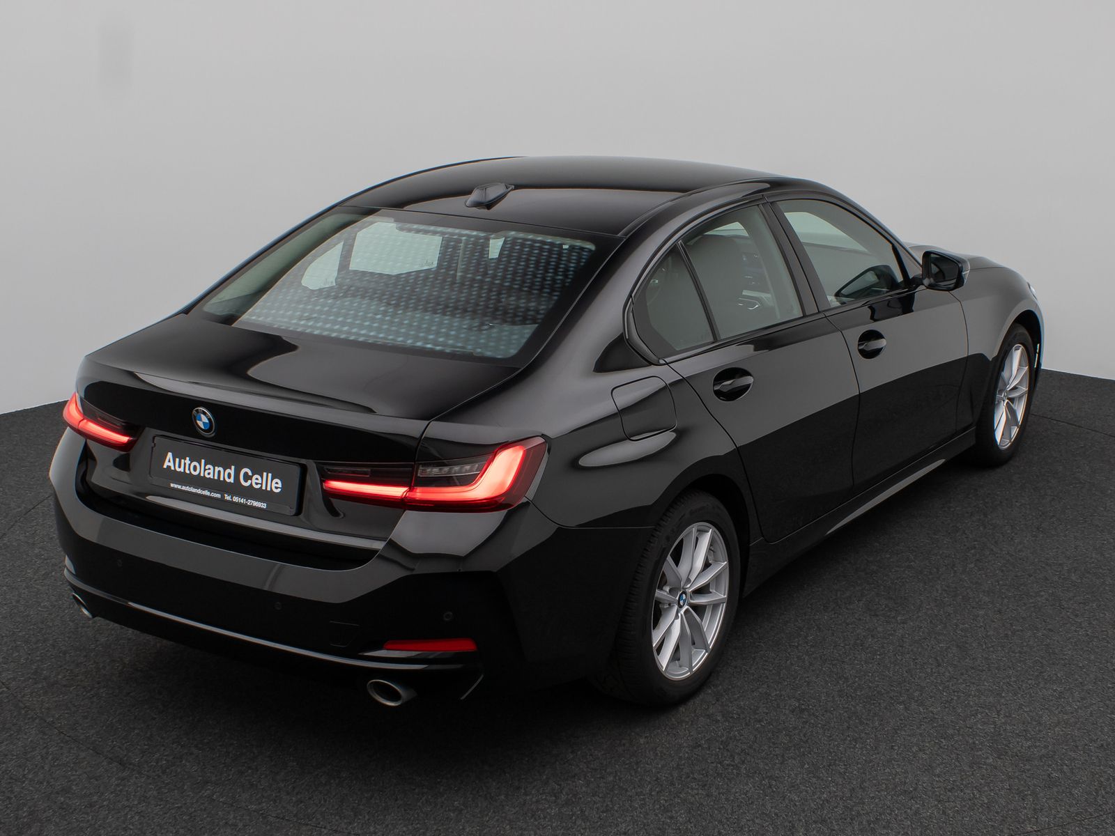 Fahrzeugabbildung BMW 318i DAB PDC Widscreen Geschwindigkeitsreg LED