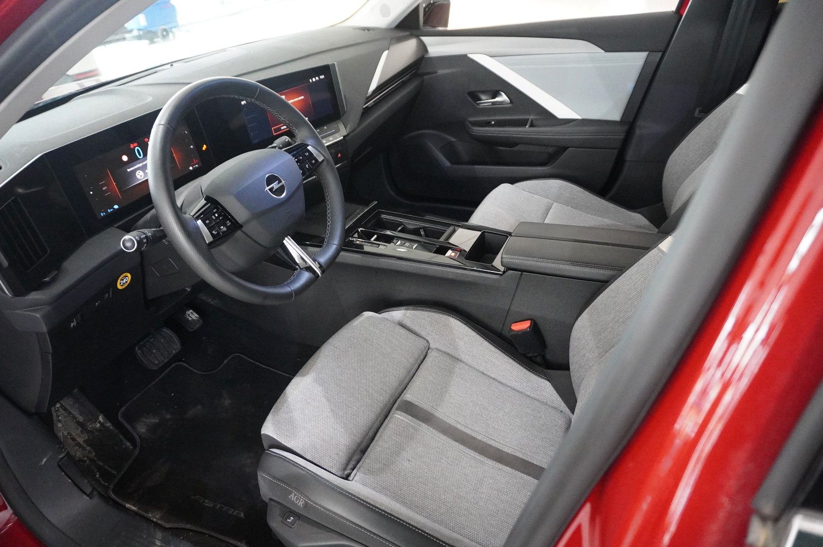 Fahrzeugabbildung Opel Astra L Lim. 1.6 HYBRID ELEGANCE NAVI/LED/KAMERA