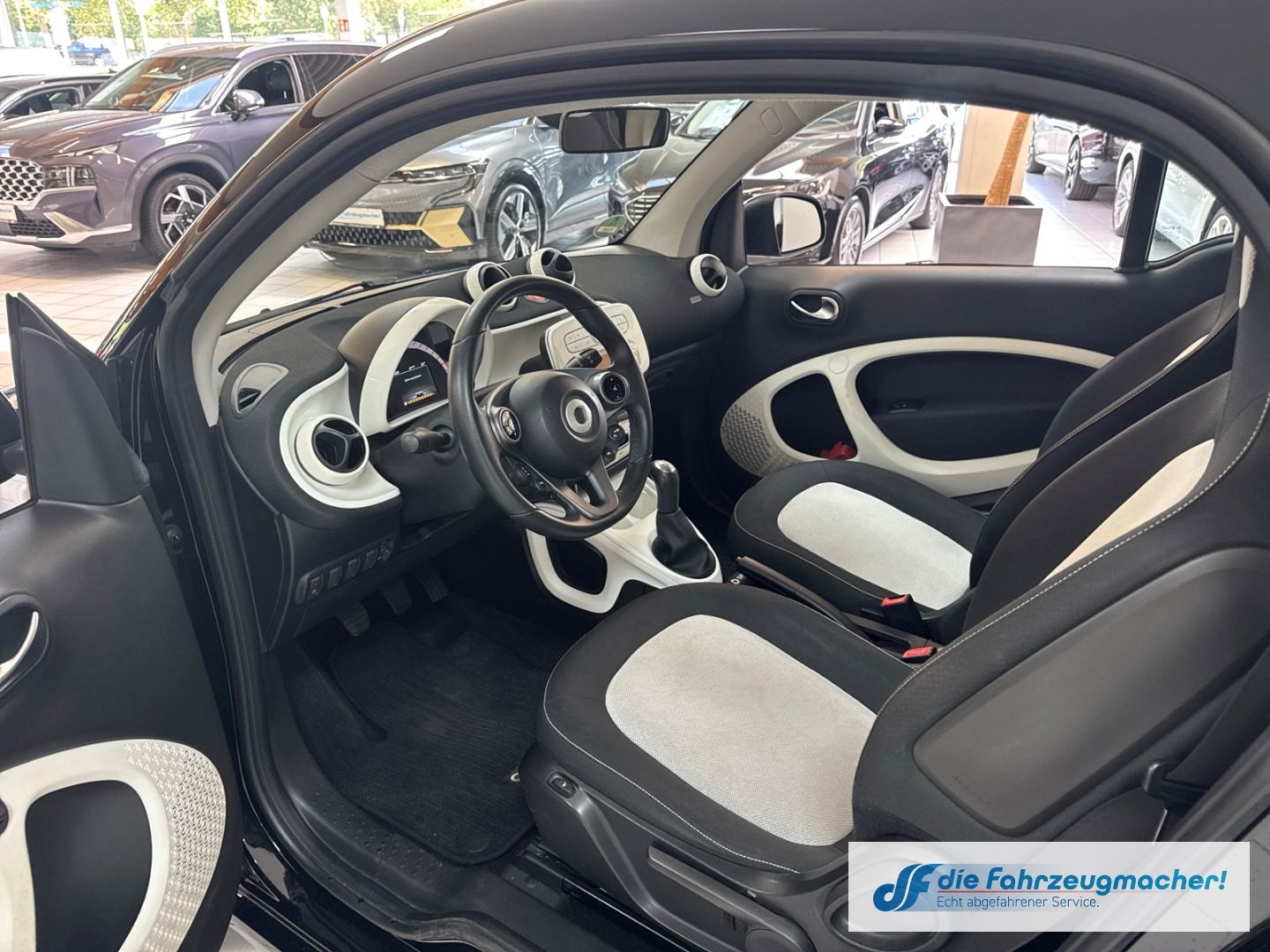 Fahrzeugabbildung Smart fortwo coupe Basis Panorama Klimaautom SHZ Temp