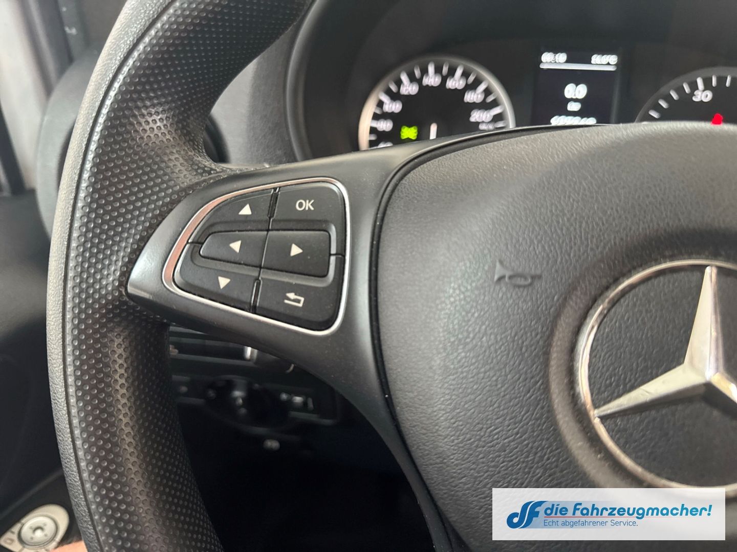 Fahrzeugabbildung Mercedes-Benz Vito Tourer 111CDI FWD extralang Pro AHK Klimaau