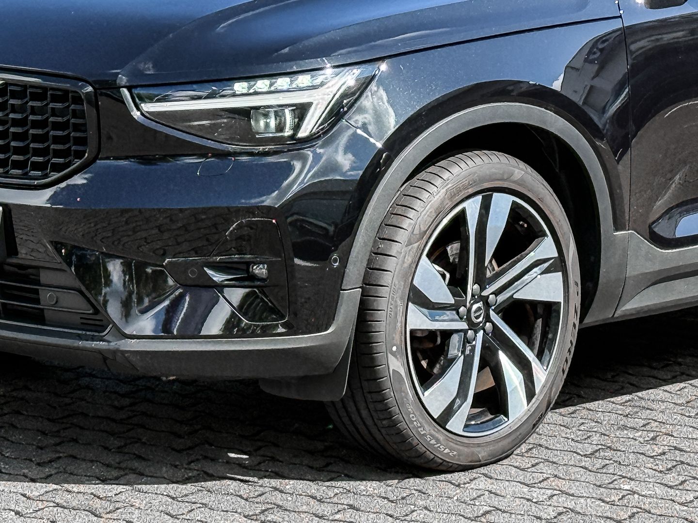 Volvo XC40 Ultimate Dark 2WD StandHZG Digitales Cockpi imagem 3